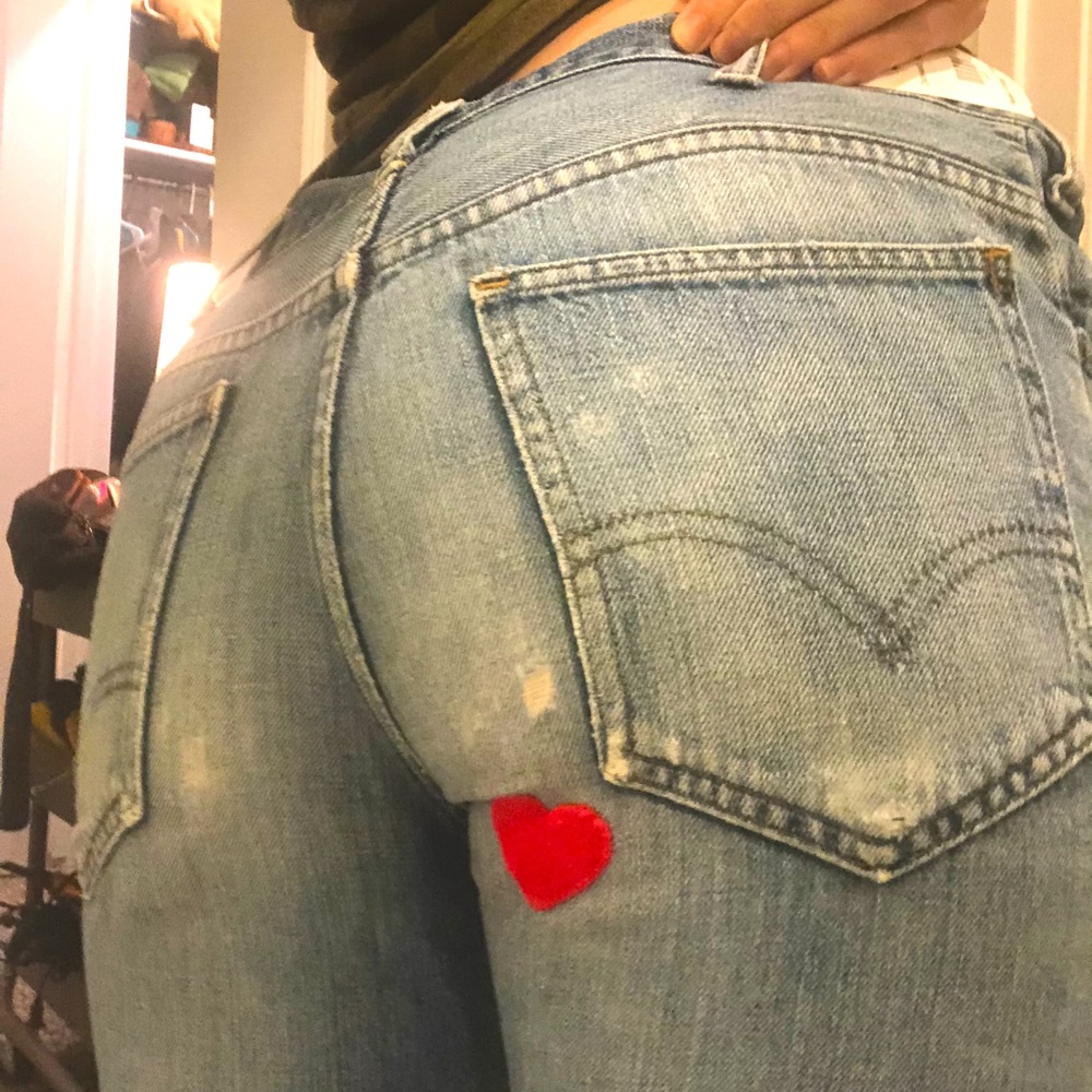 VINTAGE LEVIS high rise/mid rise soft denim jeans!